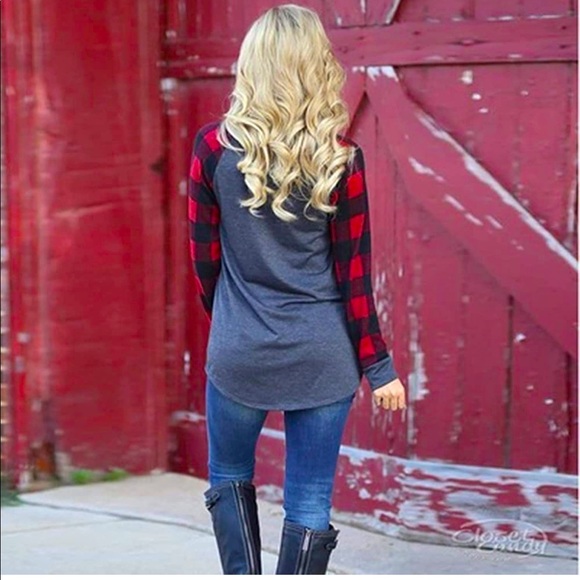 🎅🏽🆕 Merry and Bright Women’s Christmas Top Buffalo plus sleeves and rein… - Picture 3 of 4